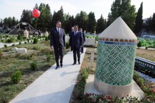 Президент Азербайджана ознакомился в Агстафе с Парком исторических и современных памятников под открытым небом (ФОТО)