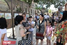 В Баку открылась выставка "Азербайджан и Узбекистан - глазами детей" (фотосессия)