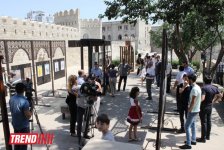 В Баку открылась выставка "Азербайджан и Узбекистан - глазами детей" (фотосессия)