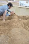 Скульптуры из песка и граффити на берегу Каспийского моря в Баку  (фотосессия)