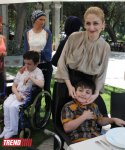 Азербайджанские деятели культуры и искусства провели акцию "Одень ребенка к празднику" (фото)