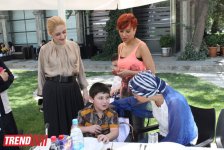 Азербайджанские деятели культуры и искусства провели акцию "Одень ребенка к празднику" (фото)