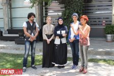 Азербайджанские деятели культуры и искусства провели акцию "Одень ребенка к празднику" (фото)