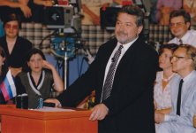 Счастливый Юлий Гусман отмечает 75-летие: от врача-психиатра до КВН и режиссера (ФОТО)