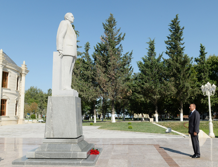 Президент Азербайджана прибыл с визитом в Кюрдамирский район (ФОТО)