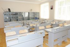 Президент Азербайджана ознакомился с работами по капремонту, проведенными в бакинской общеобразовательной школе (ФОТО)