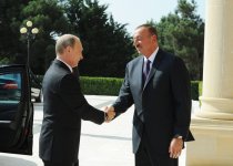 Президенты Азербайджана и России провели встречу один на один (версия 2) (ФОТО)