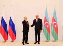 Президенты Азербайджана и России провели встречу один на один (версия 2) (ФОТО)