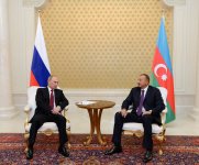 Президенты Азербайджана и России провели встречу один на один (версия 2) (ФОТО)