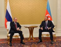 Президенты Азербайджана и России провели встречу один на один (версия 2) (ФОТО)