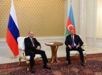 Президенты Азербайджана и России провели встречу один на один (версия 2) (ФОТО)