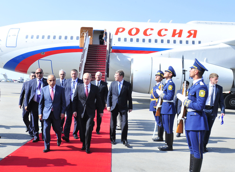 Президент России Владимир Путин прибыл в Азербайджан с визитом (ФОТО)
