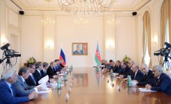 Президент Ильхам Алиев: У Азербайджана и России по всем вопросам очень схожие позиции (версия 2) (ФОТО)
