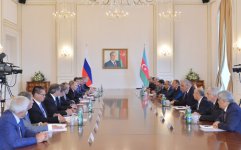 Президент Ильхам Алиев: У Азербайджана и России по всем вопросам очень схожие позиции (версия 2) (ФОТО)