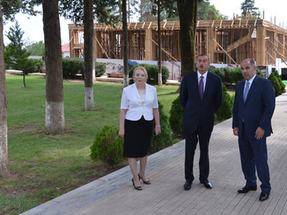 Президент Азербайджана ознакомился с ходом строительства Центра Гейдара Алиева в Огузе (ФОТО)