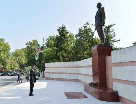 Президент Азербайджана Ильхам Алиев прибыл в Гахский район (ФОТО)