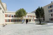 Ильхам Алиев ознакомился с состоянием двух средних школ Бинагадинского района после капремонта (ФОТО)