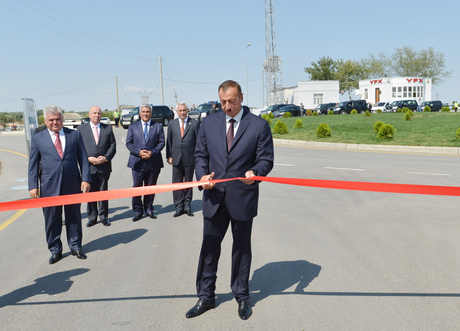 Президент Азербайджана принял участие в открытии участка автодороги Гаджигабул-Бахрамтепе (ФОТО)