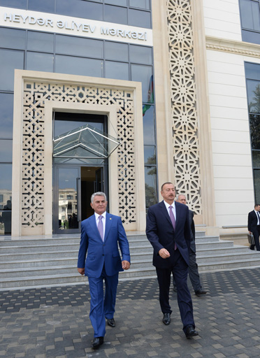 Президент Азербайджана принял участие в открытии Центра Гейдара Алиева в Билясуваре (ФОТО)