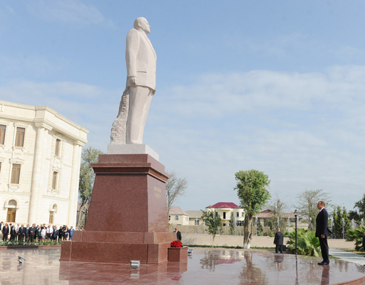 Президент Азербайджана прибыл с визитом в Сальянский район (ФОТО)