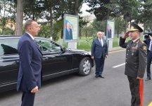 Ильхам Алиев ознакомился с работами по благоустройству, проводимыми в военном городке Шамкирского военного соединения (ФОТО)
