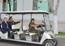 Ильхам Алиев ознакомился с работами по благоустройству, проводимыми в военном городке Шамкирского военного соединения (ФОТО)