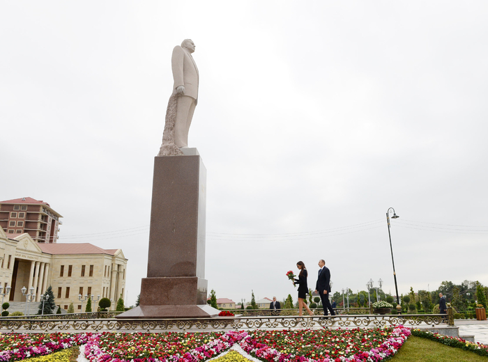 Президент Азербайджана и его супруга прибыли в Губинский район (ФОТО)