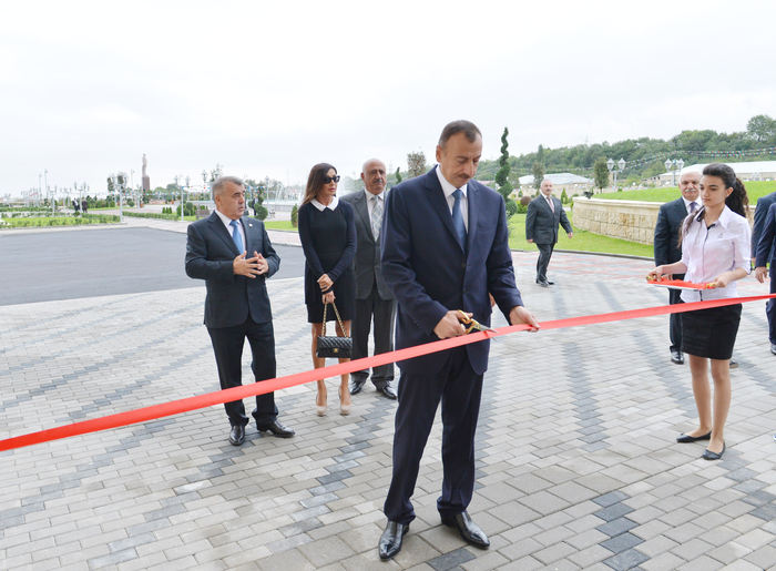 Президент Азербайджана и его супруга приняли участие в открытии Зеленого театра в Губе (ФОТО)