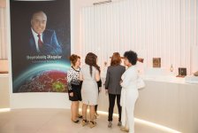 Известные исполнители из Кубы, Казахстана и Таджикистана встретились с коллективом школы имени Бюльбюля (фото)
