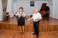 Известные исполнители из Кубы, Казахстана и Таджикистана встретились с коллективом школы имени Бюльбюля (фото)