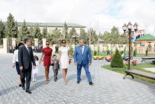 Первая леди Азербайджана приняла участие в открытии яслей-детсадов и поликлиники в Хазарском районе Баку (версия 3) (ФОТО)