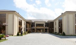 Первая леди Азербайджана приняла участие в открытии яслей-детсадов и поликлиники в Хазарском районе Баку (версия 3) (ФОТО)