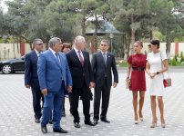 Первая леди Азербайджана приняла участие в открытии яслей-детсадов и поликлиники в Хазарском районе Баку (версия 3) (ФОТО)