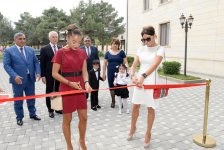 Первая леди Азербайджана приняла участие в открытии яслей-детсадов и поликлиники в Хазарском районе Баку (версия 3) (ФОТО)