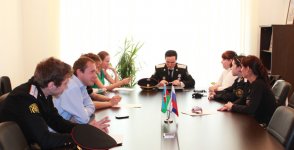 В Баку прошел круглый стол на тему "Карьера и образование" (фото)