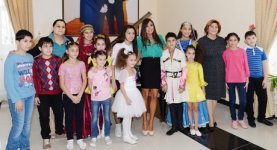 Вице-президент Фонда Гейдара Алиева Лейла Алиева посетила ряд детдомов в Баку (ФОТО)