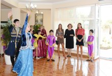 Лейла Алиева и Арзу Алиева посетили школу-интернат, ясли и детский дом в четырех районах Баку, а также Ассоциацию лиц с синдромом Дауна (ФОТО)