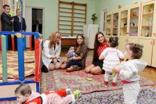 Лейла Алиева и Арзу Алиева посетили школу-интернат, ясли и детский дом в четырех районах Баку, а также Ассоциацию лиц с синдромом Дауна (ФОТО)