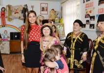 Лейла Алиева и Арзу Алиева посетили школу-интернат, ясли и детский дом в четырех районах Баку, а также Ассоциацию лиц с синдромом Дауна (ФОТО)