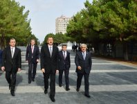 Ильхам Алиев ознакомился с работами, которые проводятся перед Дворцом культуры "Кимьячы" в Сумгайыте (ФОТО)
