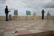 "Под открытым небом" - пленэр и выставка на берегу Каспийского моря Сумгайыта (фото)