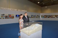 Президент Азербайджана и его супруга ознакомились с выставкой "Азербайджан за 10 лет. Социально-экономическое развитие: исполнение госпрограмм" (ФОТО)