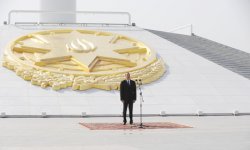 Президент Азербайджана и члены его семьи побывали на Площади Государственного флага (ФОТО)
