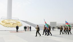 Президент Азербайджана и члены его семьи побывали на Площади Государственного флага (ФОТО)