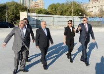 Президент Азербайджана и его супруга ознакомились с работами, проводимыми в  парке Деде Горгуд в Баку (ФОТО)