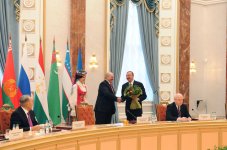 Президент Ильхам Алиев: Азербайджан будет и дальше стараться по возможности вносить свой вклад в дело укрепления сотрудничества между странами СНГ (ФОТО)