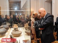 В Баку состоялось открытие выставки "Азербайджанское искусство на протяжении тысячелетий" и презентация книги "Азербайджанское народное творчество" (ФОТО)