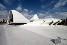 Новая фотосессия здания Центра Гейдара Алиева