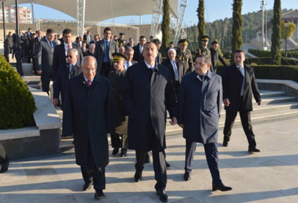 Azerbaijani President visits Heydar Aliyev Park in Ankara (PHOTO)