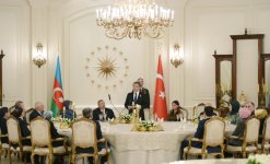 В честь Президента Азербайджана и его супруги дан официальный обед (ФОТО)